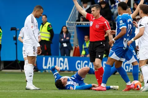 يشارك في الكلاسيكو.. إيقاف مبابي مباراة واحدة بعد طرده بلقاء ريال مدريد وألافيس